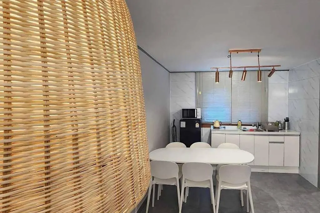 Ferienwohnung B-5 Hongdae Art House Seoul
