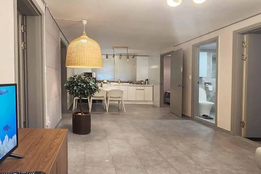 Apartment Ferienwohnung B-5 Hongdae Art House Seoul